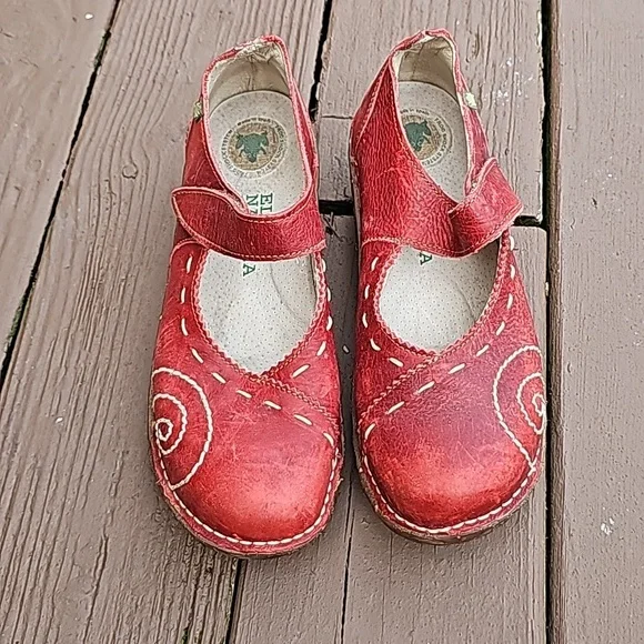 El Naturalista Red Leather Mary Jane size shoes